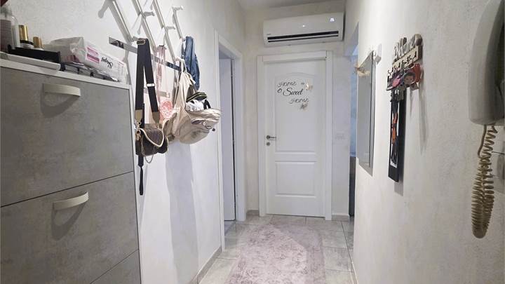 VENDESI APPARTAMENTO