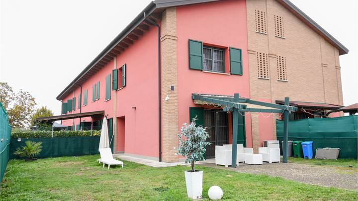 VENDESI VILLETTA RISTRUTTURATA