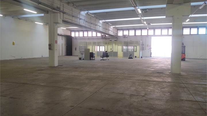 CAPANNONE COMMERCIALE CASELLO MODENA NORD