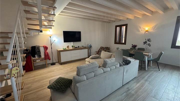 AMPIO ATTICO RISTRUTTURATO